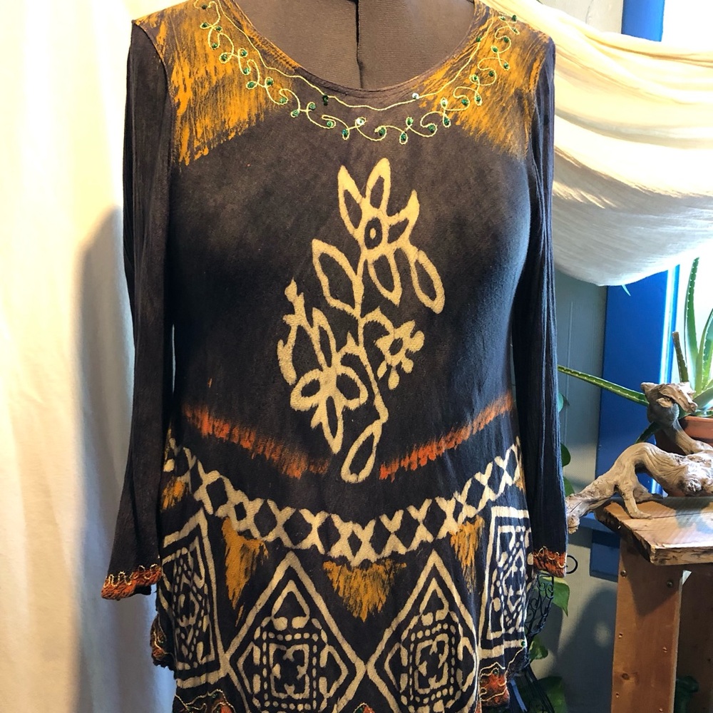Bohemian Long Sleeve Tunic with Batik Floral Pattern